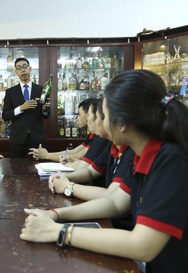 Học pha chế rượu tại Trường Saigontourist
