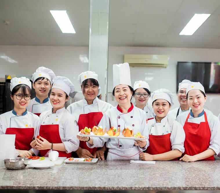 Học thực hành làm bánh Âu tại Trường Saigontourist