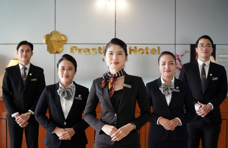Khám phá tiêu chuẩn nhân viên lễ tân khách sạn 5 sao