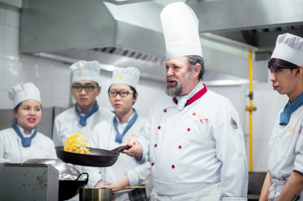 Lý do nên học nấu ăn món Âu tại Trường Saigontourist